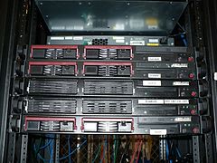 10颗硬盘组成的网络硬盘服务器