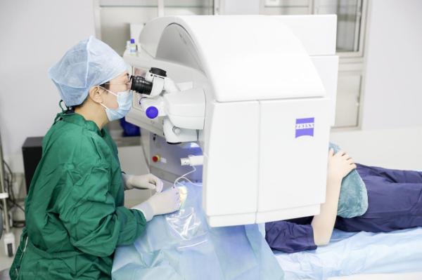 合肥慧视眼科上海专家说：飞秒激光的术前检查工作有哪些